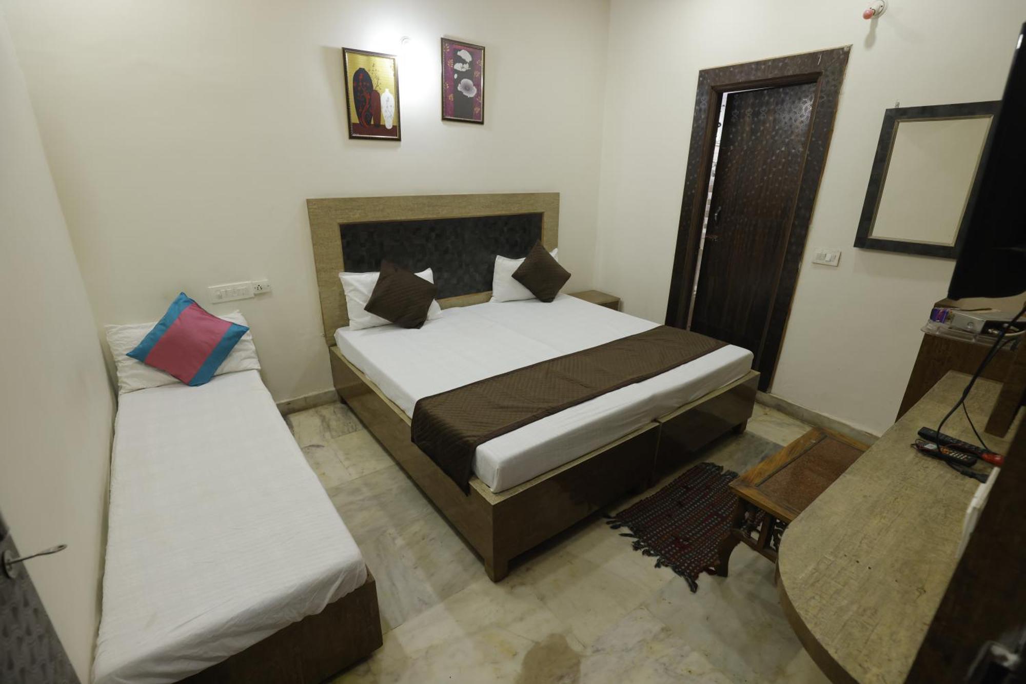 Basil Inn Home Stay Walking Distance From Taj Mahal Agra Agra  Exterior photo